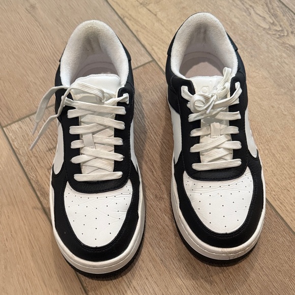 ALO Yoga Black and White Women's Sneakers - Picture 2 of 5